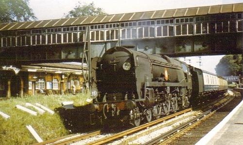 35012 at Farnborough station.