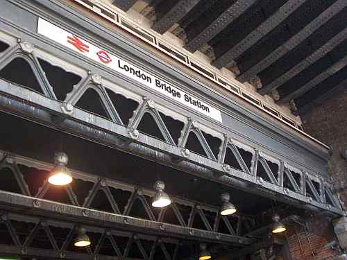 Joiner Street bridge, London Bridge