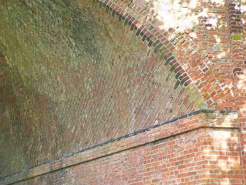 Skewed brick detail (Leatherhead)